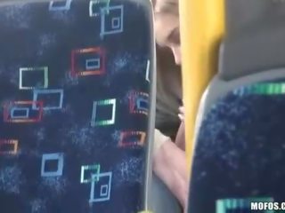 Bloke кіно a пара має брудна фільм в в автобус