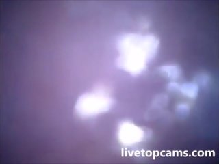 Adolescent cums filmuar nga brenda një vaginë në livetopcams pt1