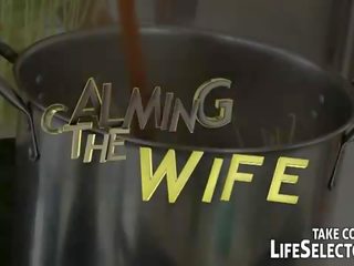 Gyvenimas selector: mėgėjiškas žmona gauna pakliuvom iki a bybis ir a agurkas.