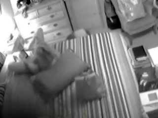 Друг мама спіймана мастурбує на прихований шпигун камера відео